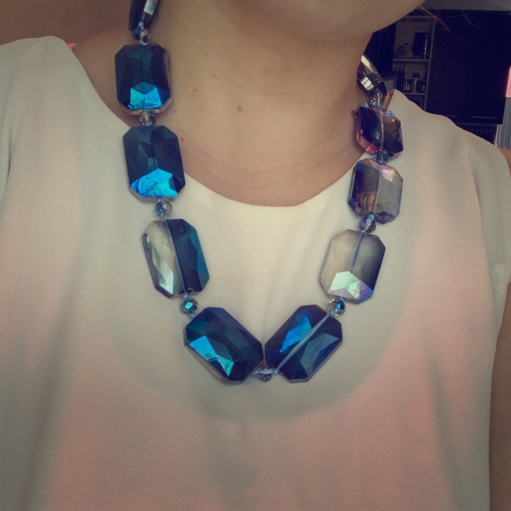 BLUE SPARKLY STATEMENT NECKLACE